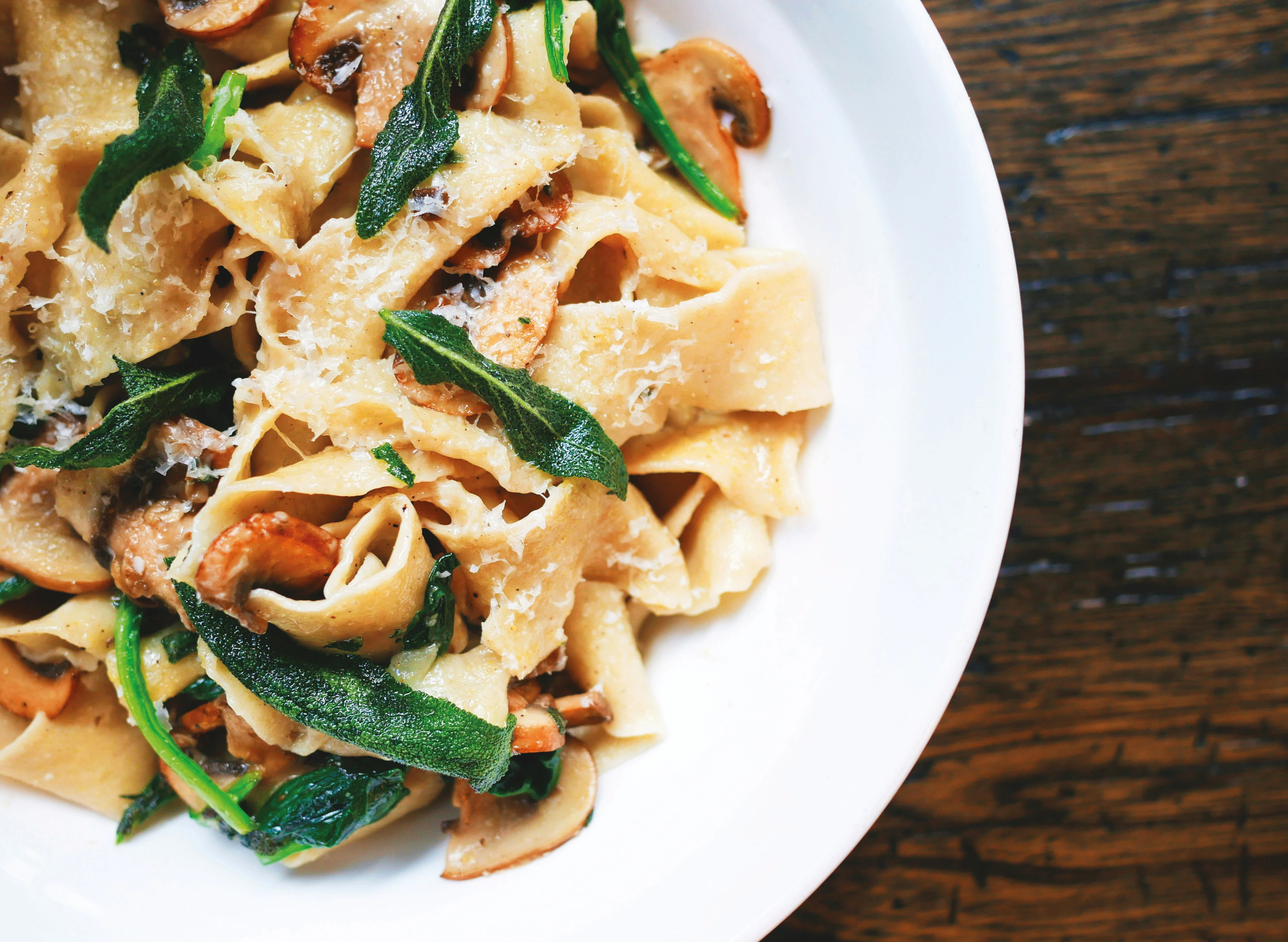 Tagliatelle mit Pilzen und Salbei